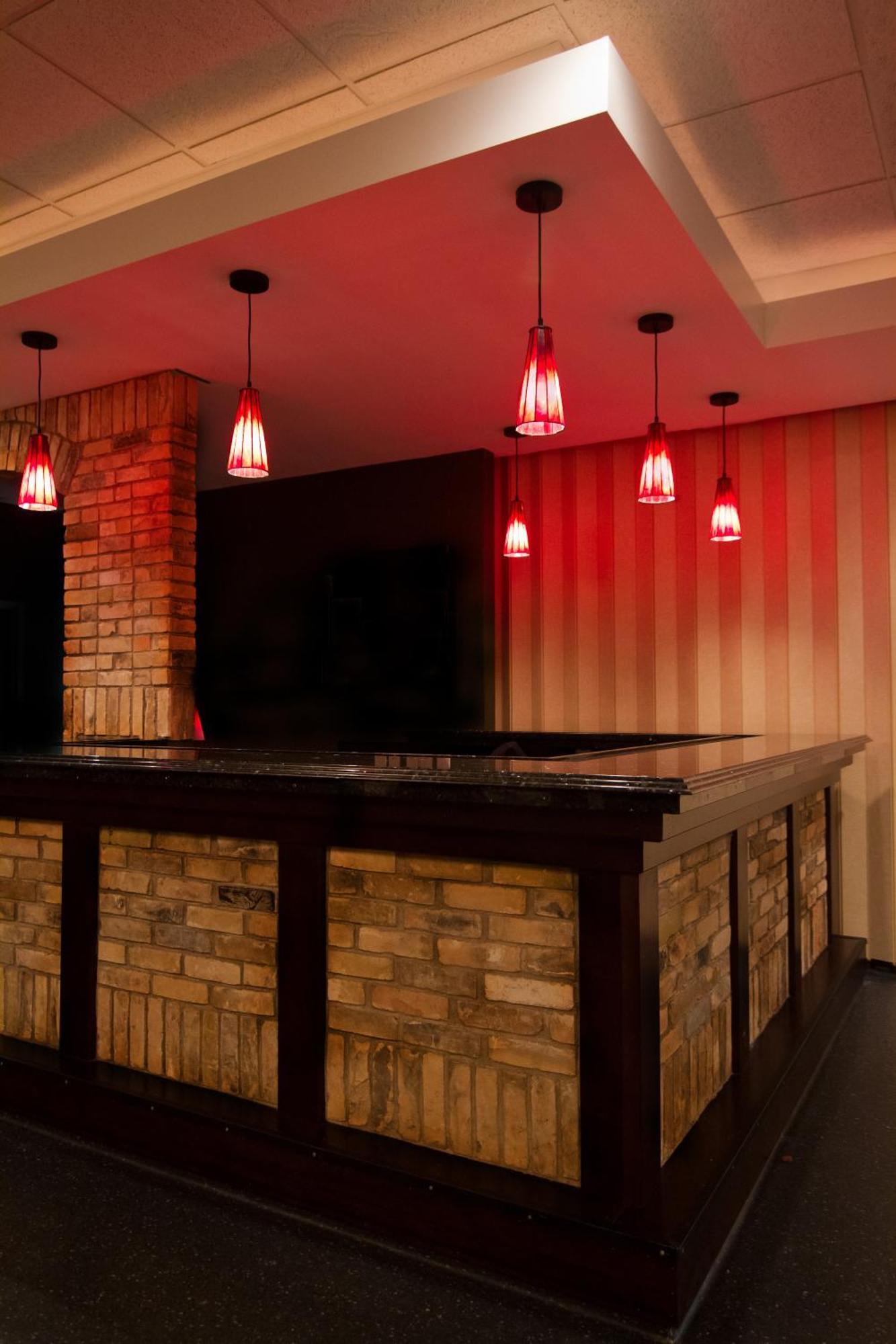 Park West Inn ウィニペグ エクステリア 写真