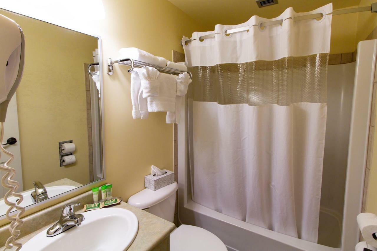 Park West Inn ウィニペグ エクステリア 写真